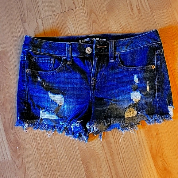 Express Pants - Cute Shorty shorts